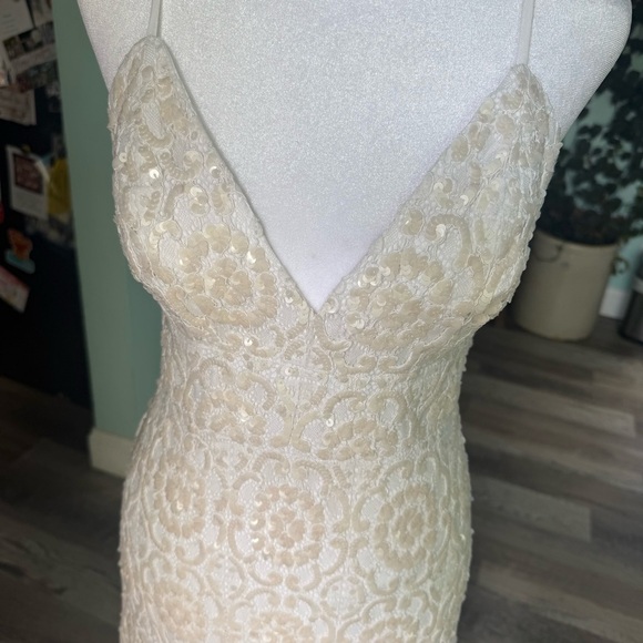 Express Limited Edition Sequin Lace V Neck Elegant Cream Lace Dress Bridal Sz 4 - Picture 2 of 14